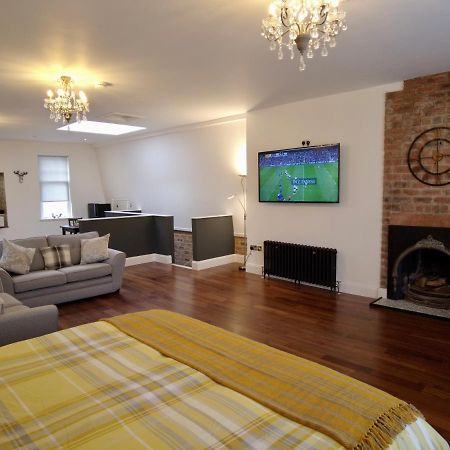 The Bards Loft, Large Studio Apartment Еър Екстериор снимка