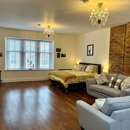 The Bards Loft, Large Studio Apartment Еър Екстериор снимка